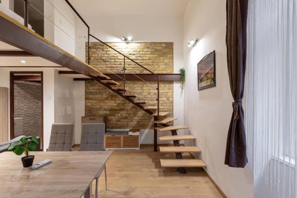 Lejlighed Stylish Loft Flat In The Heart Of Budapest