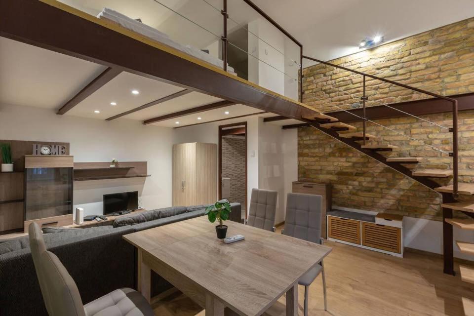 Lejlighed Stylish Loft Flat In The Heart Of Budapest